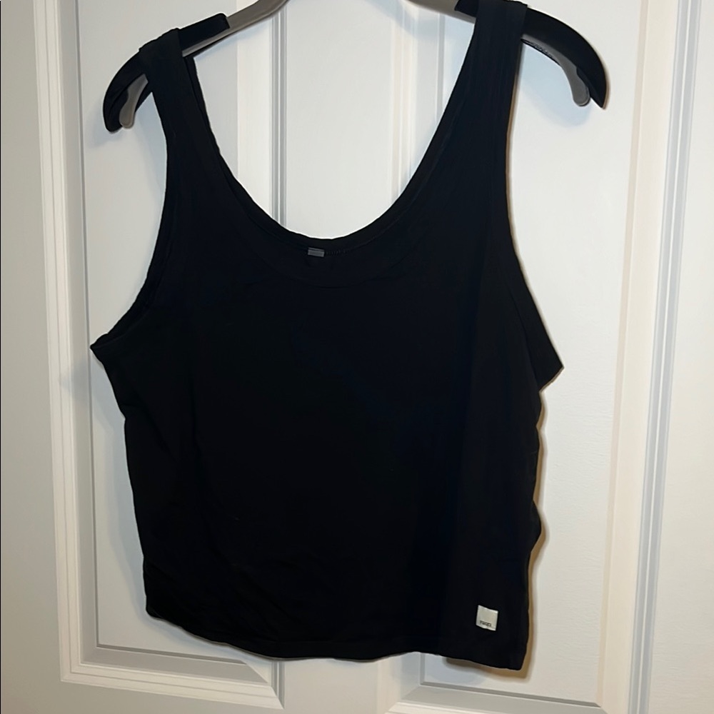 Vuori Black Crop Tank Top